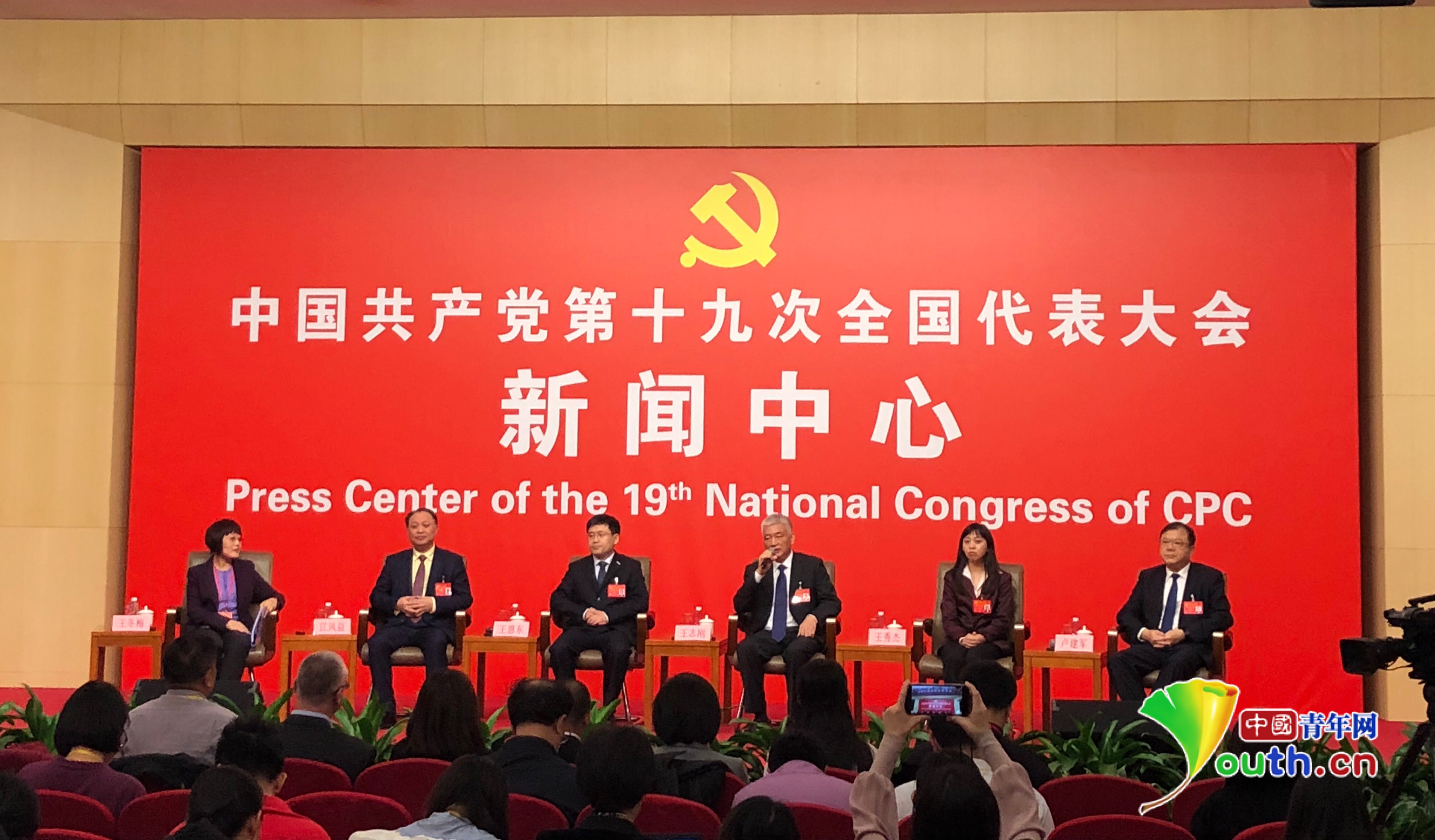 詹姆斯单场砍下分，湖人悉力膺惩总冠军